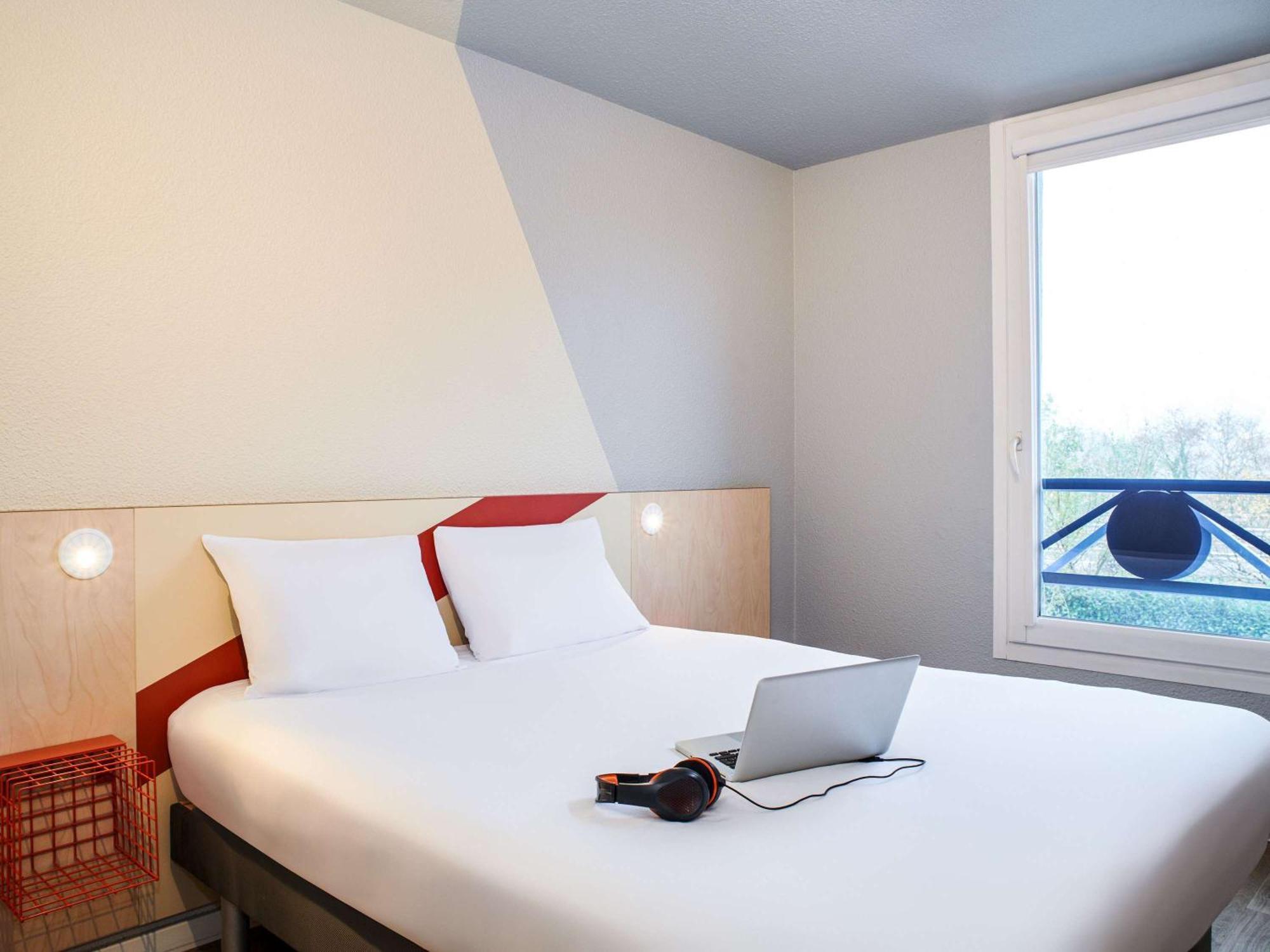 Hotel Ibis Budget Nantes Ouest Atlantis Couëron Exteriör bild
