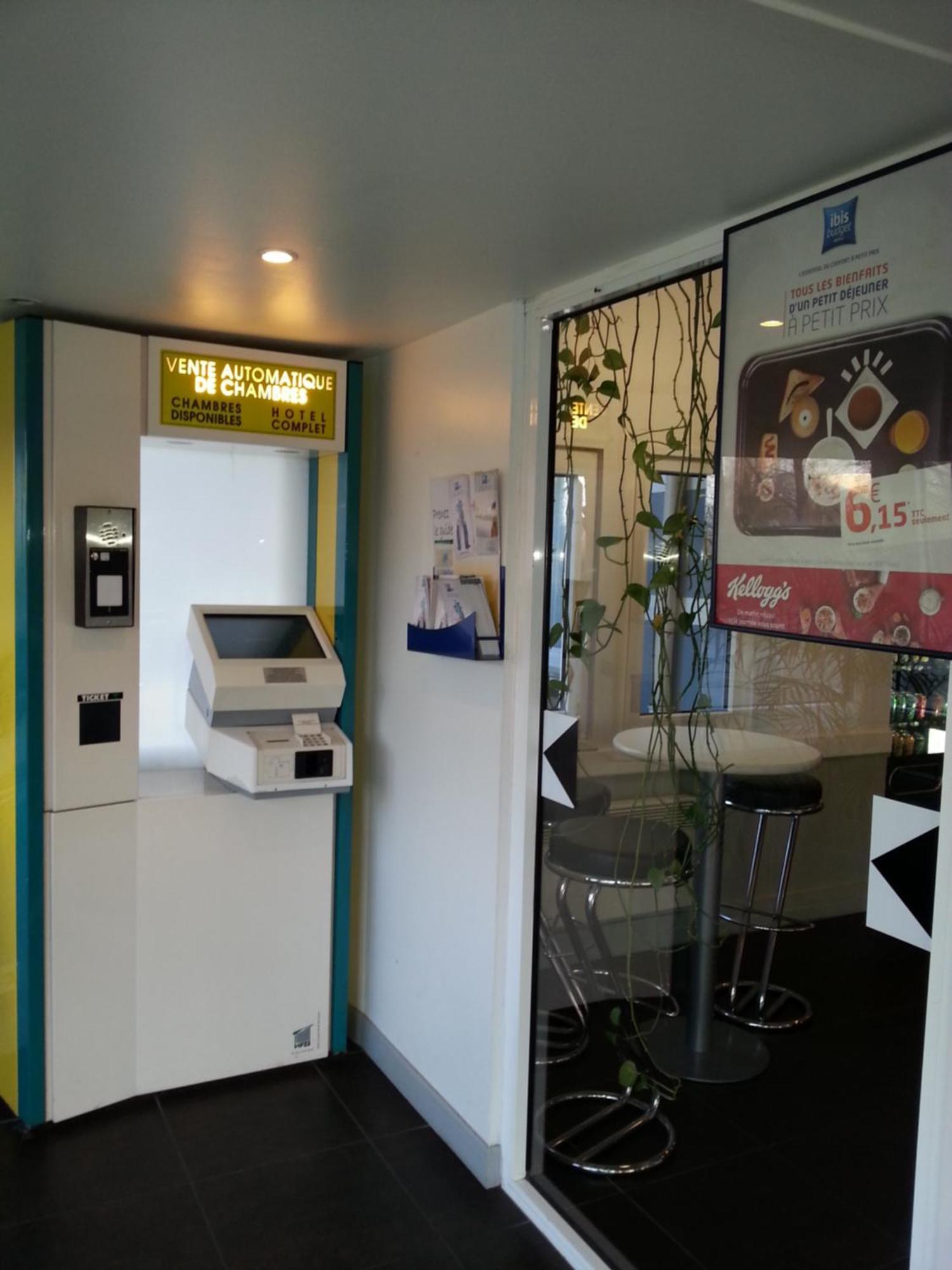 Hotel Ibis Budget Nantes Ouest Atlantis Couëron Exteriör bild
