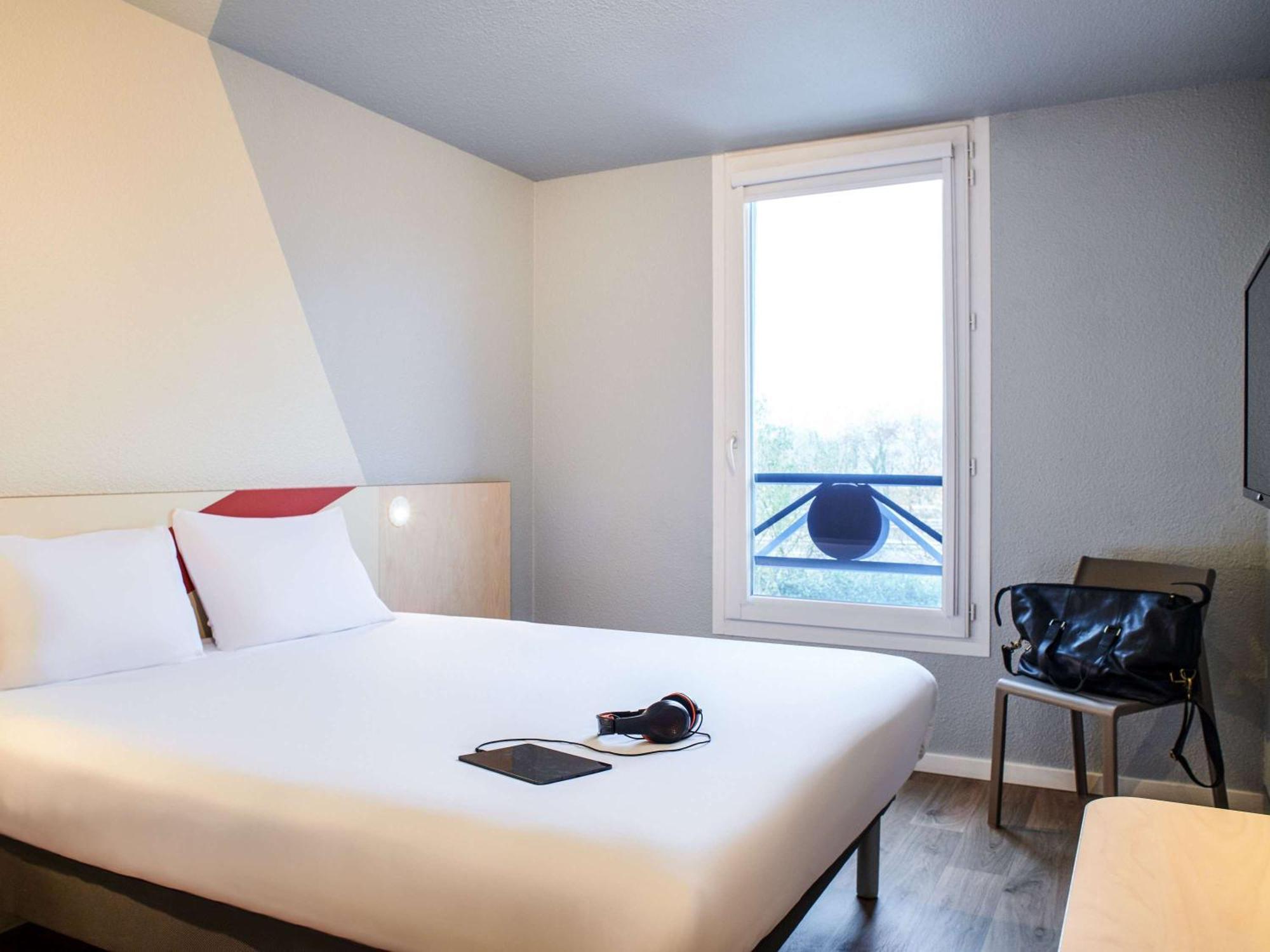 Hotel Ibis Budget Nantes Ouest Atlantis Couëron Exteriör bild