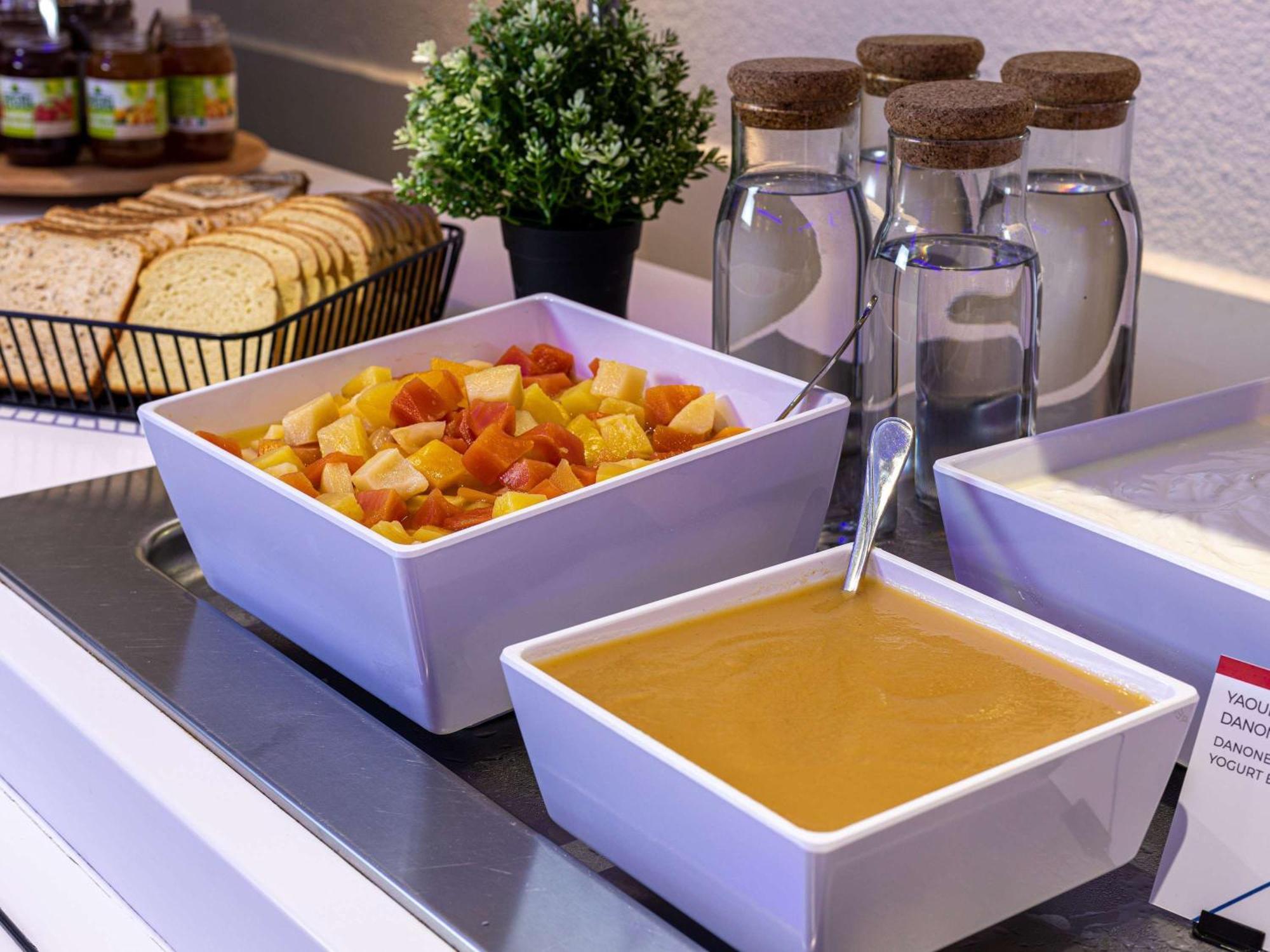 Hotel Ibis Budget Nantes Ouest Atlantis Couëron Exteriör bild